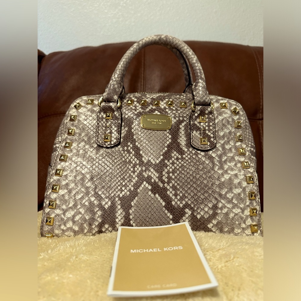 Michael Kors NWOT

Saffiano Stud Small Satchel, Dark Sand